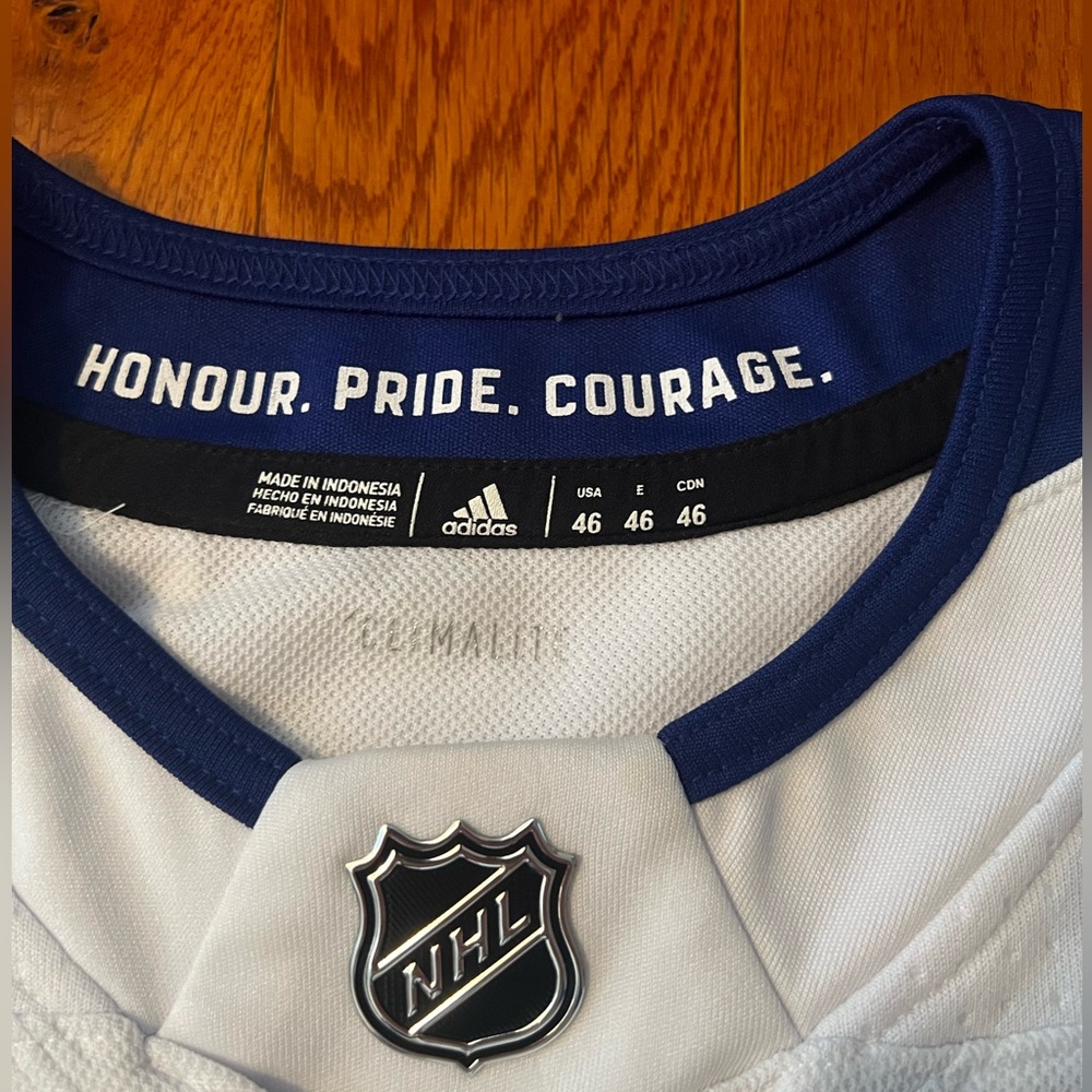 White Matthews Maple Leafs Jersey - Picture 3 of 10